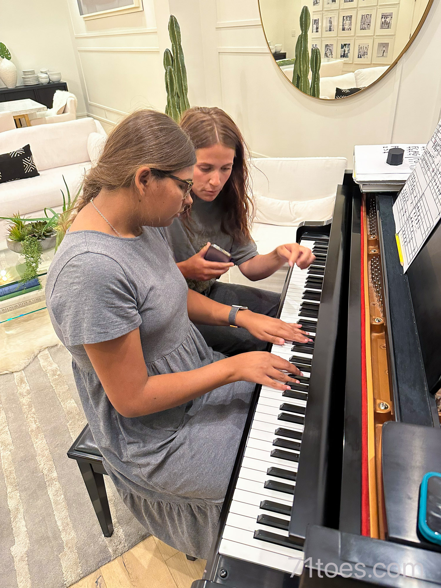 McKenna helps Lucy learn to play piano by ear.