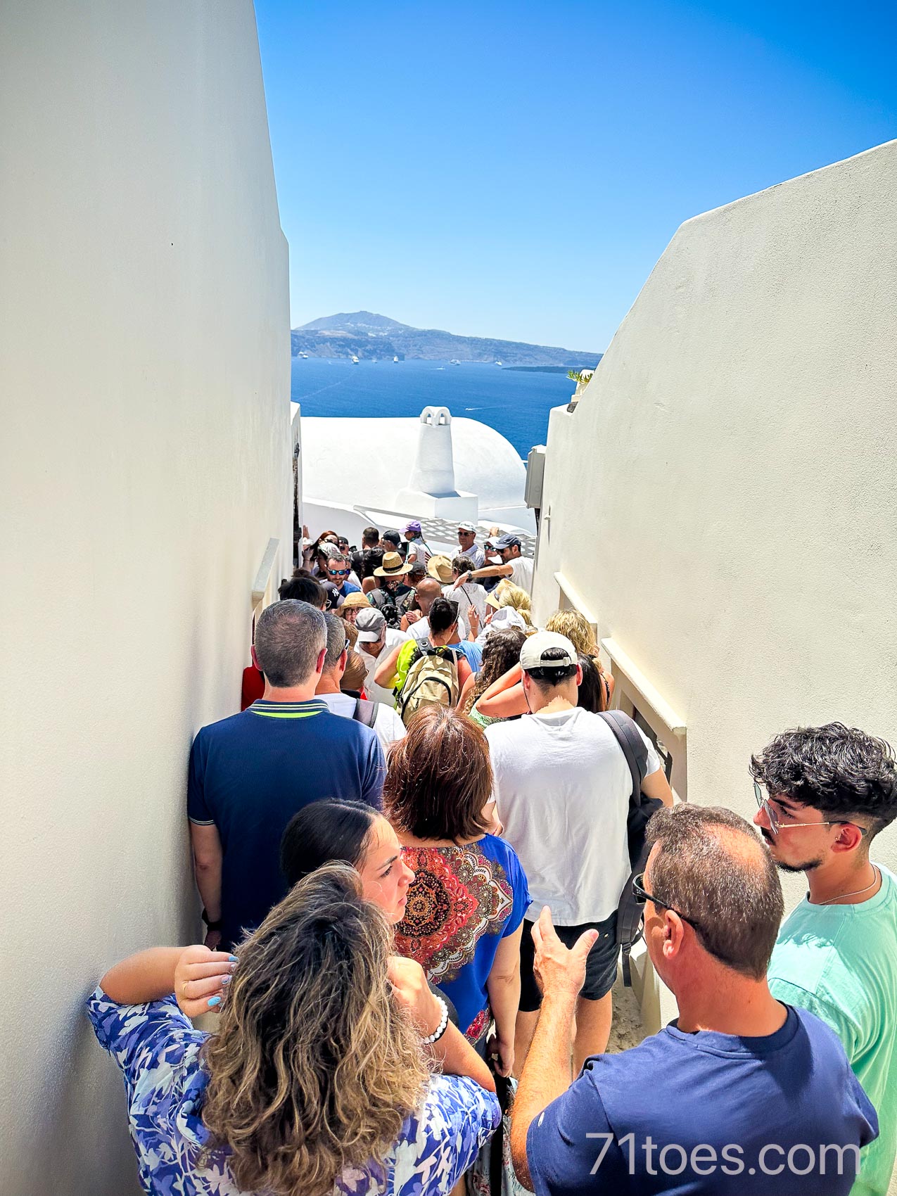 huge crowds in Santorini