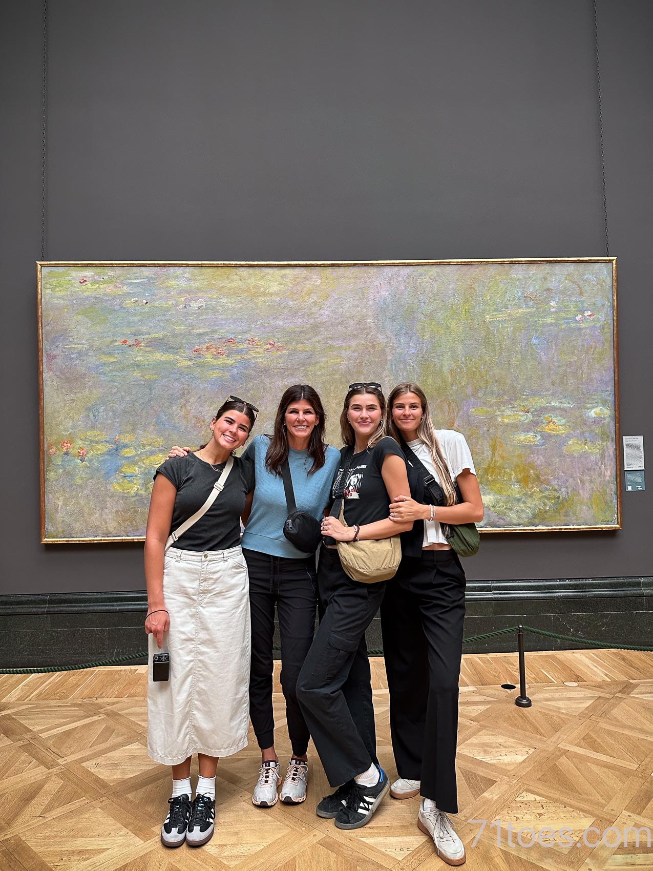 Shawni and girls in front of Monet's waterlilies.
