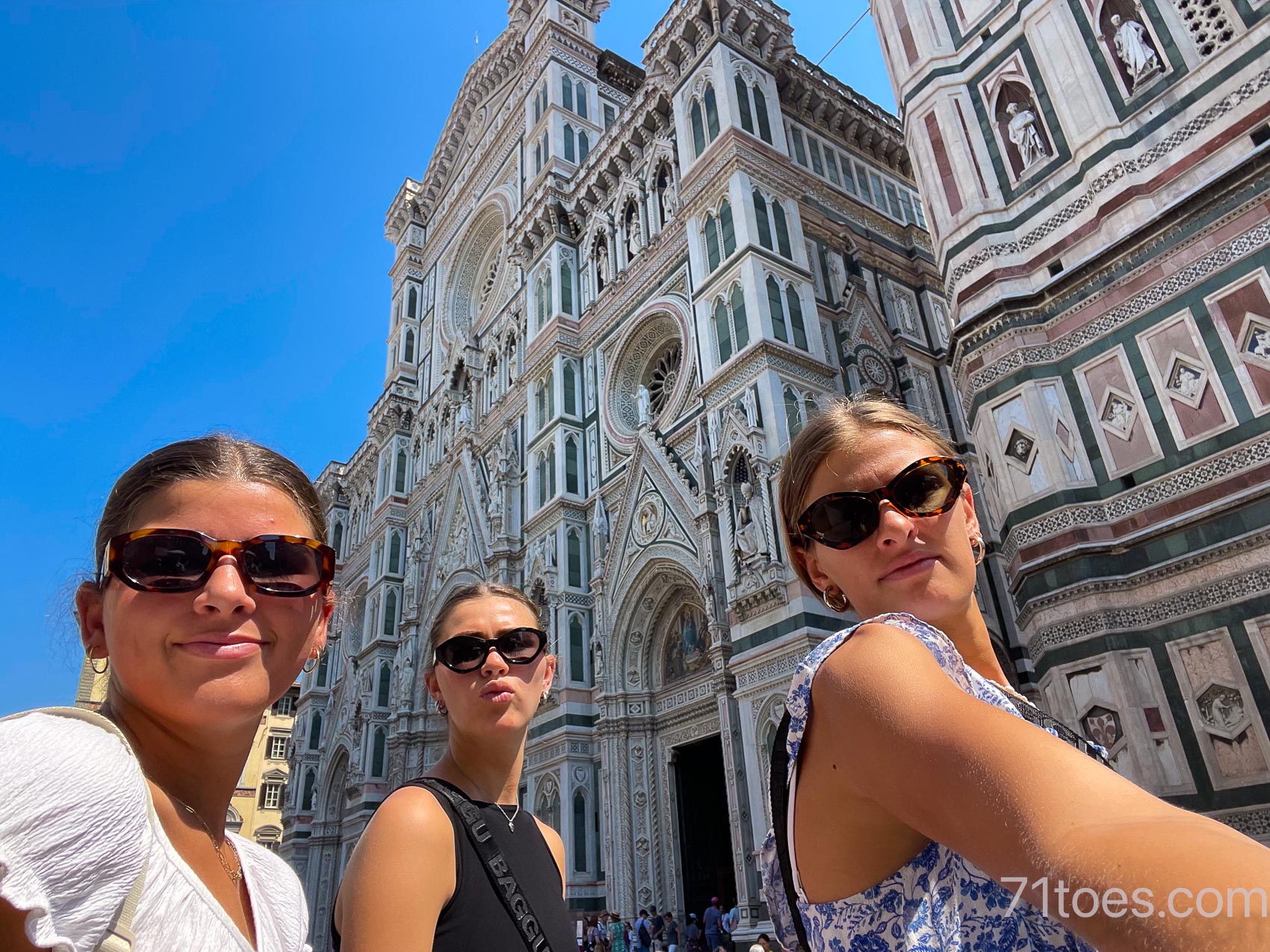Elle, Grace and Claire in front of the Duomo